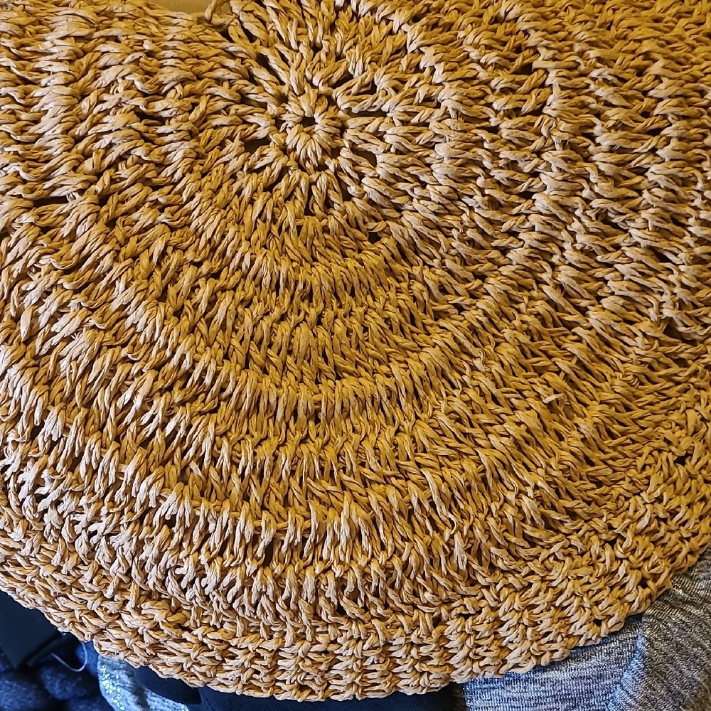 Woven Straw Shoulder Bag with Tassels - Picture 3 of 3